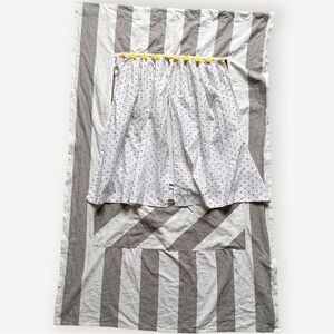 Crate & Barrel Crate&kid’s Kid’s Fabric Doorway Puppet Theater Pretend Play.